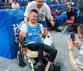 开云体育平台-帮助残障球迷来主场看球，翟晓川：做力所能及的事是应该的